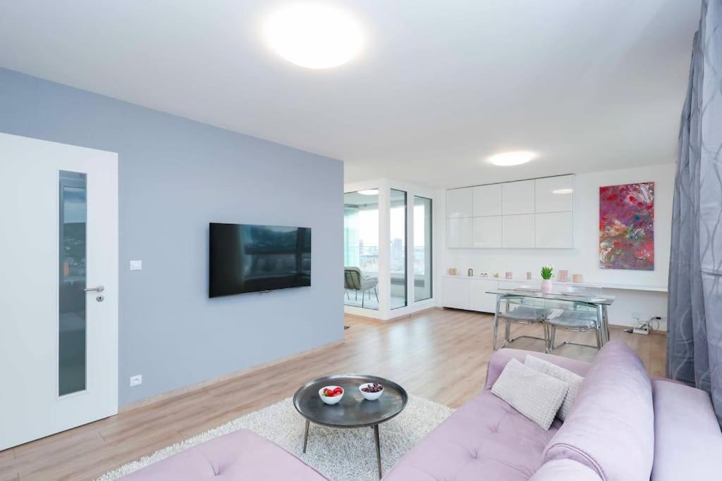 Danubius One - Spacious Apartment W Free Parking Bratislava Exterior foto
