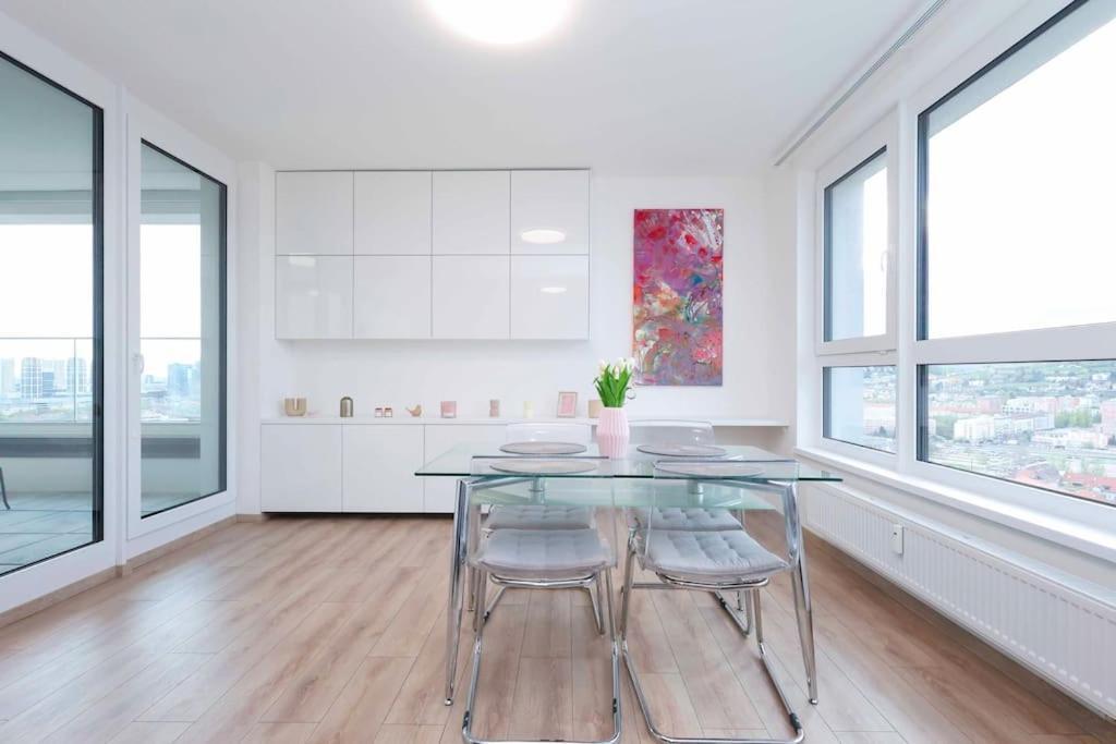 Danubius One - Spacious Apartment W Free Parking Bratislava Exterior foto