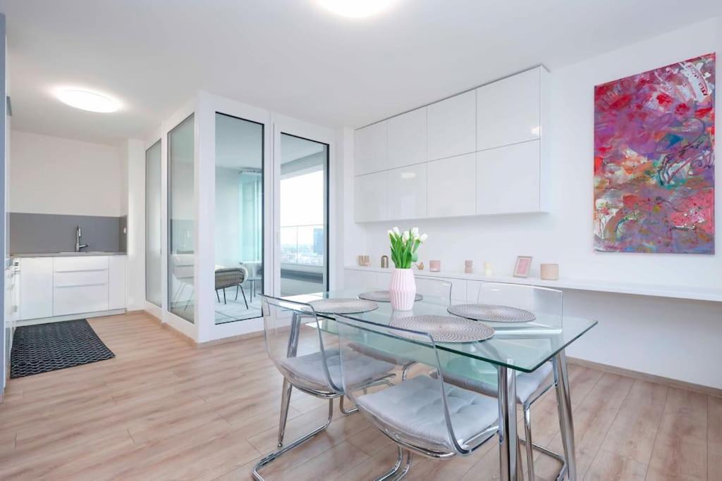 Danubius One - Spacious Apartment W Free Parking Bratislava Exterior foto