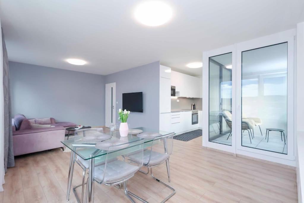 Danubius One - Spacious Apartment W Free Parking Bratislava Exterior foto