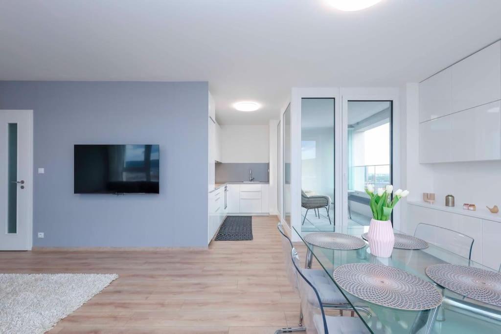 Danubius One - Spacious Apartment W Free Parking Bratislava Exterior foto