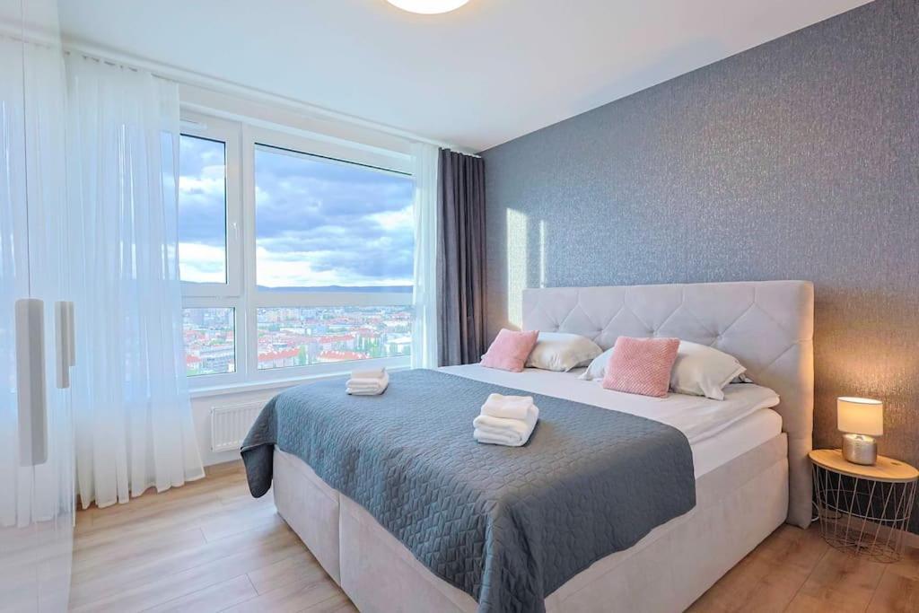 Danubius One - Spacious Apartment W Free Parking Bratislava Exterior foto