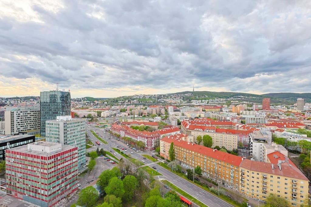 Danubius One - Spacious Apartment W Free Parking Bratislava Exterior foto