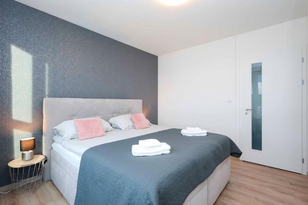 Danubius One - Spacious Apartment W Free Parking Bratislava Exterior foto