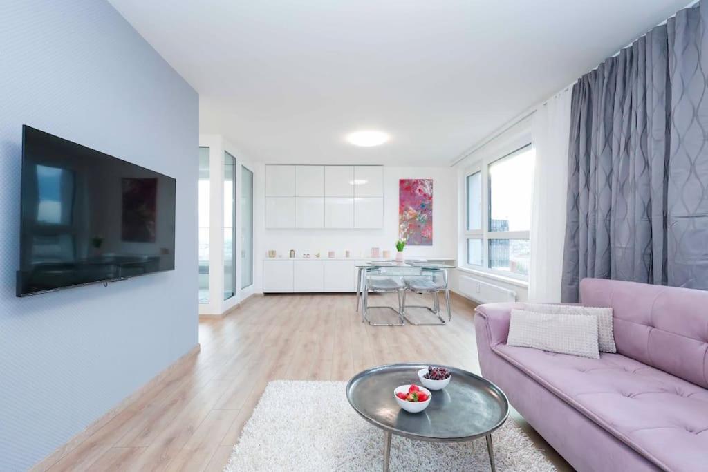 Danubius One - Spacious Apartment W Free Parking Bratislava Exterior foto