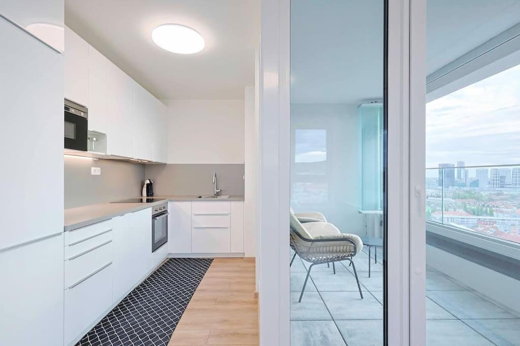 Danubius One - Spacious Apartment W Free Parking Bratislava Exterior foto
