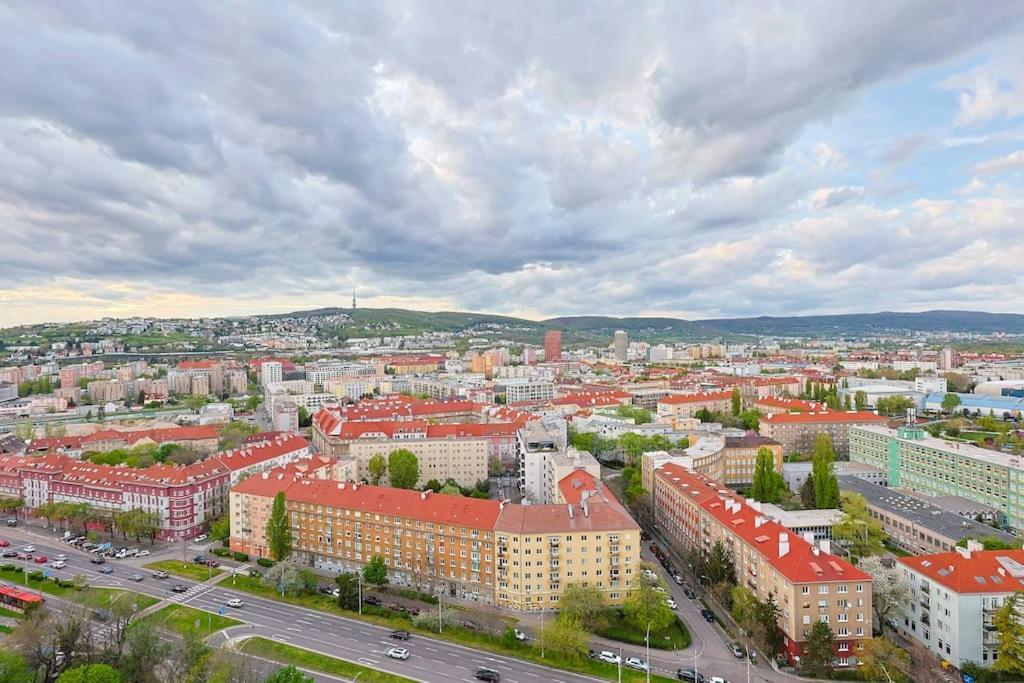 Danubius One - Spacious Apartment W Free Parking Bratislava Exterior foto